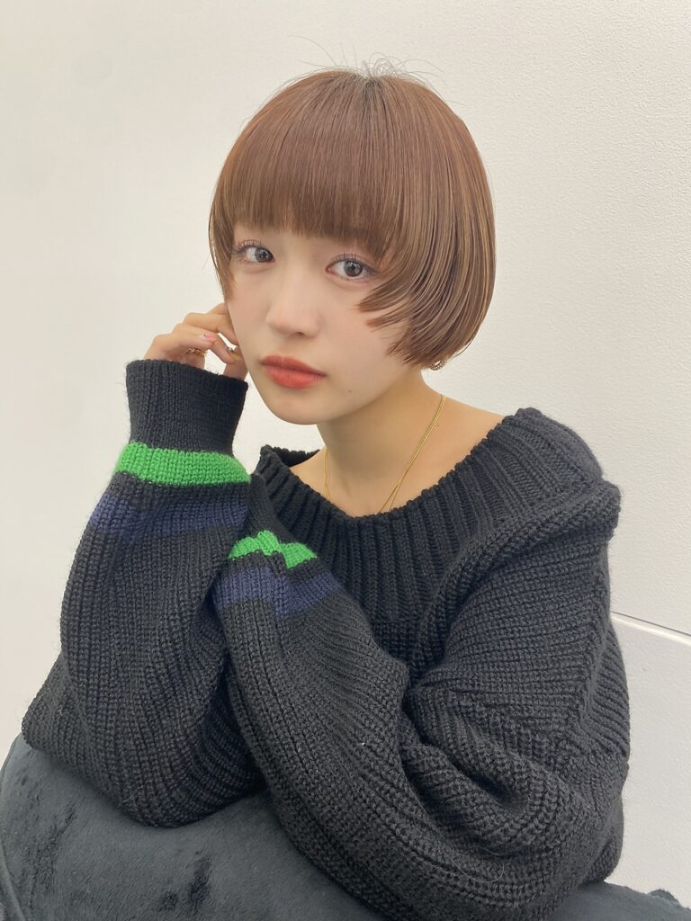 丸みショート×顔まわりレイヤー