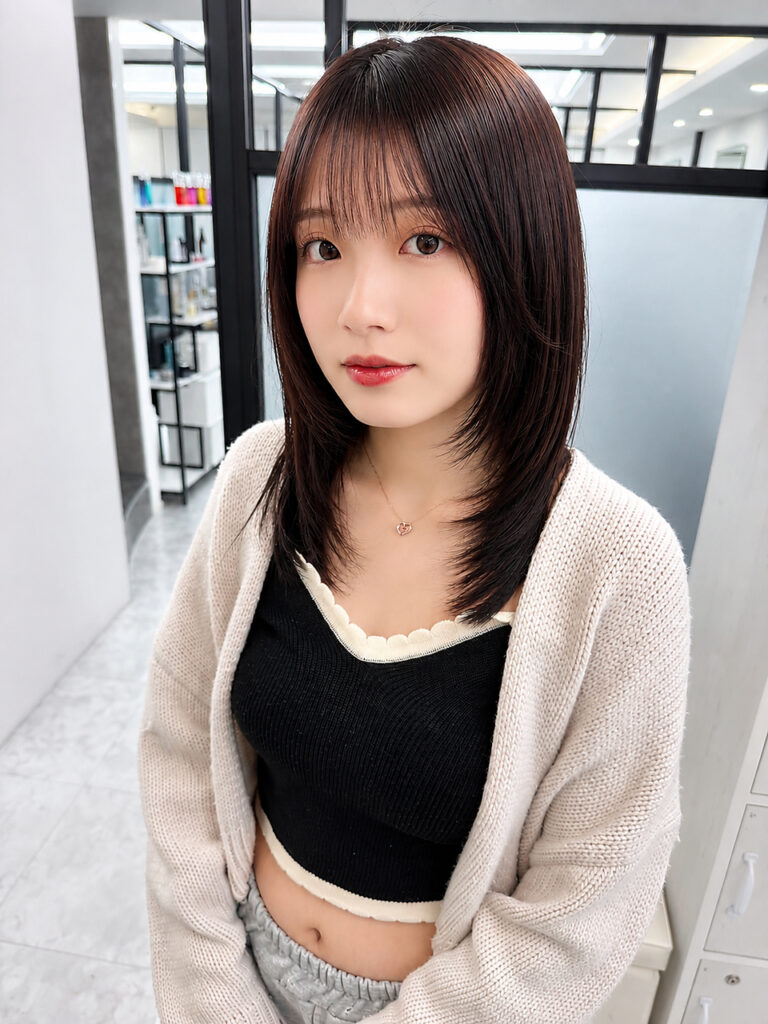 顔まわりレイヤーで叶う小顔ミディ