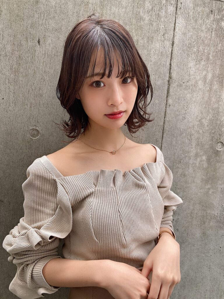大人可愛いくびれミディ×シースルーバング