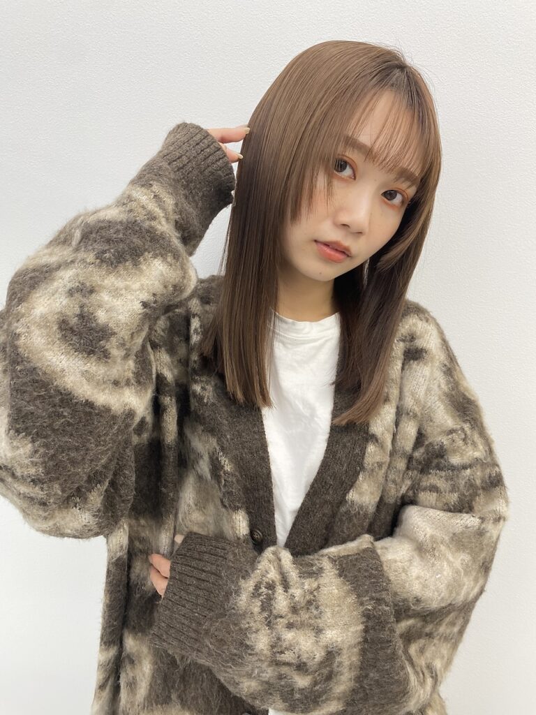 髪質改善ストレート×シースルーバングの艶ミディ
