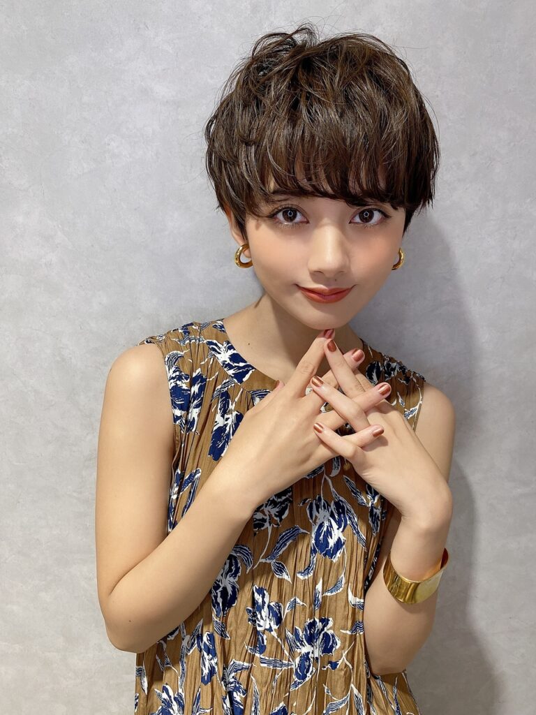 大人可愛いシースルーバング×丸みショート