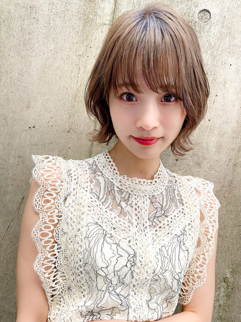 小顔見せ外ハネくびれボブ